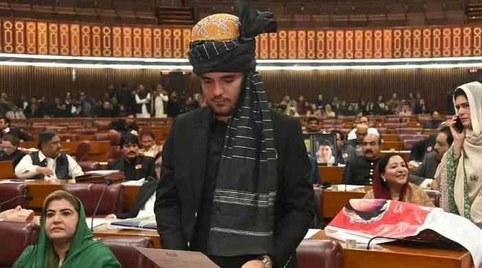 سپریم کورٹ ،عادل بازئی کو ڈی سیٹ کرنے کا فیصلہ کالعدم
