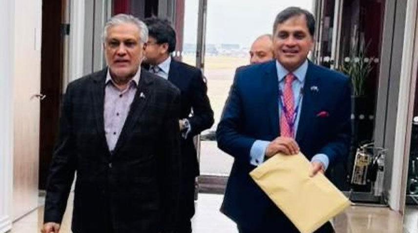 نائب وزیراعظم اسحاق ڈار برطانیہ پہنچ گئے
