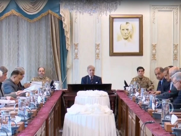 وزیراعظم شہباز شریف کی زیر صدارت اعلیٰ سطحی اجلاس، جنگ بندی میں کردار پر عسکری قیادت کو خراج تحسین