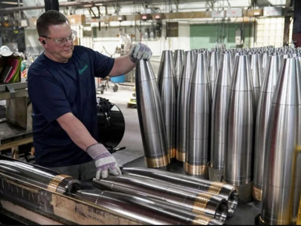 امریکا میں جنگی تیاری تیز، کار ساز کمپنیاں اب ہتھیار بنائیں گی