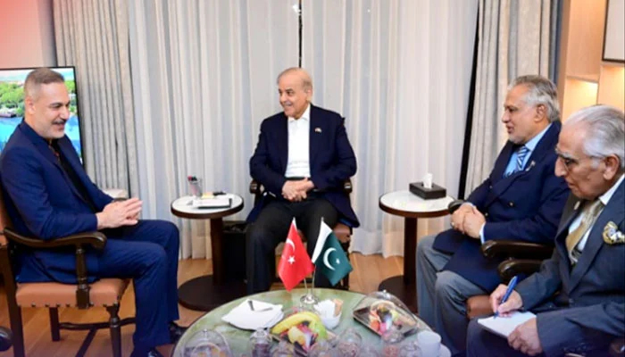 شہباز شریف کی ترک وزیر خارجہ سے ملاقات، انطالیہ ڈپلومیسی فورم میں شرکت آج متوقع