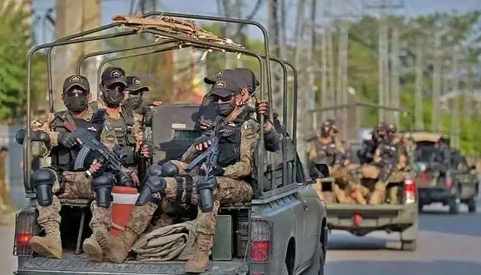 خیبر پختونخوا میں سیکیورٹی فورسز کی کارروائیاں، 13 خوارج ہلاک