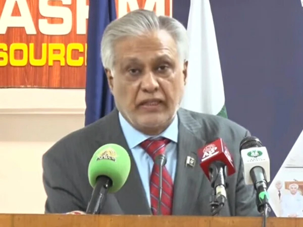 پاکستان کی سفارتی کوششیں کامیاب، امریکا اور ایران سے مذاکرات جاری رکھنے کی امید: اسحاق ڈار