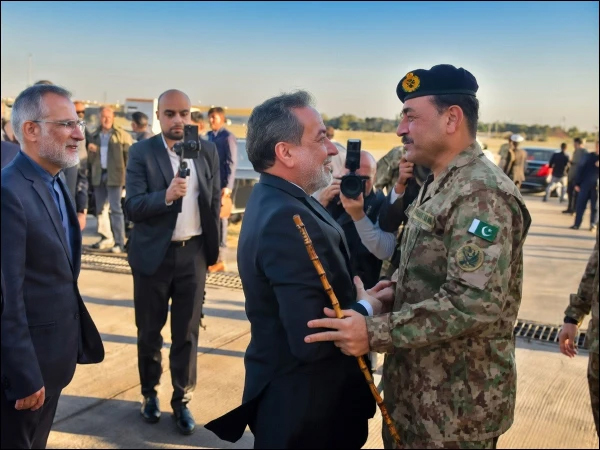 پاکستان امریکا ایران کشیدگی کم کرنے میں متحرک، سفارتی رابطوں میں کردار سامنے آگیا: فنانشل ٹائمز