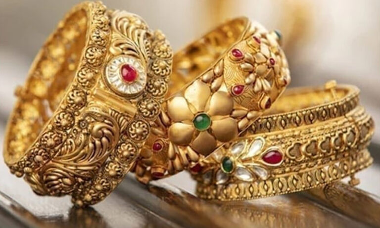 ملک میں سونے کی قیمت میں کمی، عالمی مارکیٹ میں بھی گراؤ