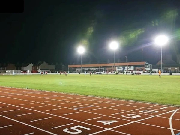 برطانیہ میں گراؤنڈ کے قریب بم کی اطلاع ملنے پر میچ تاخیر کا شکار