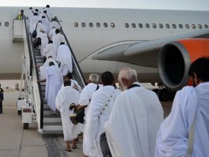 روٹ ٹو مکہ پروجیکٹ: لاہور سے پہلی حج پرواز مدینہ روانہ، 345 عازمین سفرِ حج پر روانہ