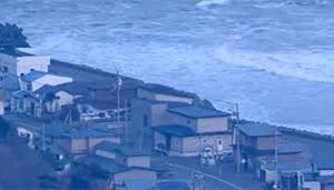 جاپان میں 7.4 شدت کے زلزلے کے بعد بڑے جھٹکوں کا خدشہ، سونامی وارننگ جاری