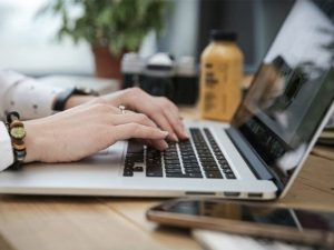 پیفلا کا مطالبہ: ملک میں تیز اور بلا تعطل انٹرنیٹ فراہم کیا جائے، فری لانسرز کو مشکلات کا سامنا