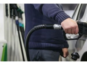 پیٹرولیم قیمتوں میں کمی پر عوام خوش، مزید ریلیف اور مہنگائی میں کمی کا مطالبہ