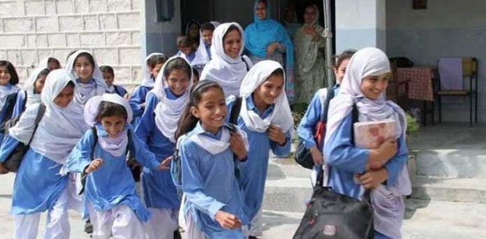 پنجاب کے سرکاری سکولوں میں 17 لاکھ طلبا کے ب فارم ریکارڈ میں خامیاں، محکمہ تعلیم کا ہنگامی ایکشن