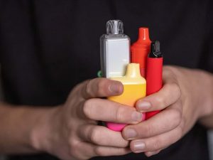 آسٹریلیا کی تحقیق: ای سگریٹ (ویپنگ) منہ اور پھیپھڑوں کے کینسر کے ممکنہ خطرات سے جُڑا