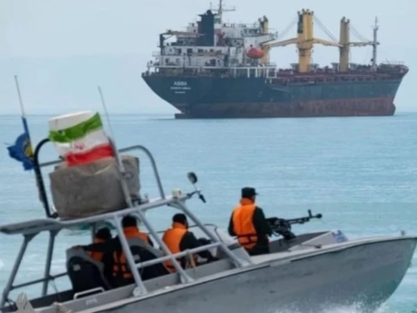 ایران کا امریکا کو انتباہ، آبنائے ہرمز میں مداخلت پر کارروائی کی دھمکی