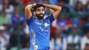 جسپریت بمراہ نے ٹی 20 کرکٹ کی تاریخ کا ناپسندیدہ ریکارڈ اپنے نام کر لیا