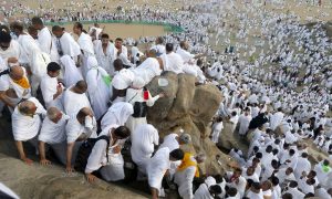 لبیک اللھم لبیک ، لاکھوں فرزندان اسلام آج فریضہ حج ادا کریں گے