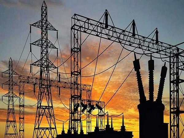 ملک بھر میں بجلی 1 روپے 99 پیسے فی یونٹ سستی، صارفین کو 67 ارب روپے سے زائد ریلیف
