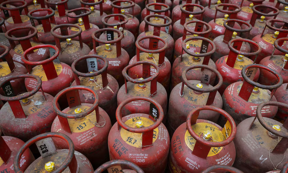 ایل پی جی کی سرکاری قیمت 254 روپے، مارکیٹ میں 430 روپے فی کلو تک فروخت