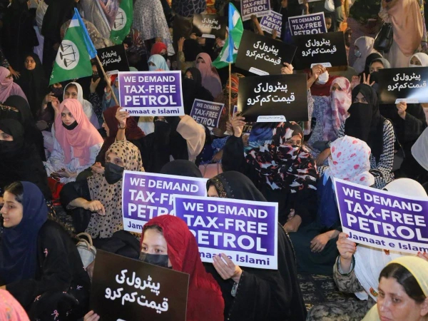 پٹرول لیوی کے خاتمے کے لیے جماعت اسلامی کا ملک گیر احتجاج جاری، ٹرین مارچ سکھر پہنچ گیا